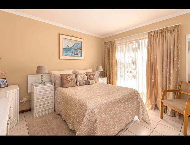 2 BEDROOM TOWNHOUSE FOR SALE IN TABLE VIEW